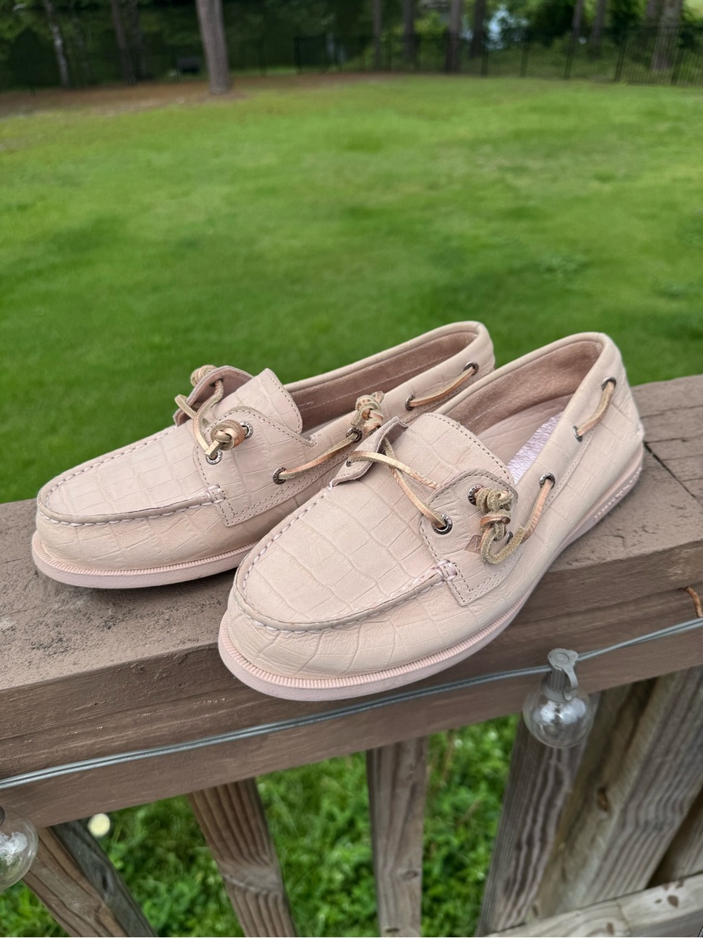 Sperry Women's Croc-Embossed Espadrilles in Blush Pink size 8.5